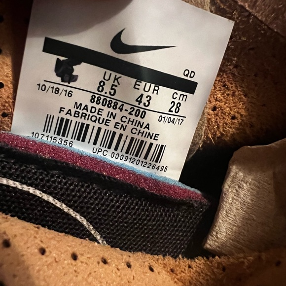 These are some really soft shoes, Nikes - Picture 7 of 7